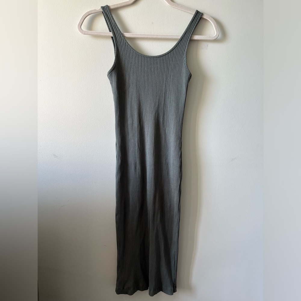 Aritzia Wilfred Free Ribbed Midi Dress